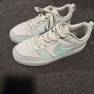 SOLD 💚Nike White and Mint Green Sneakers